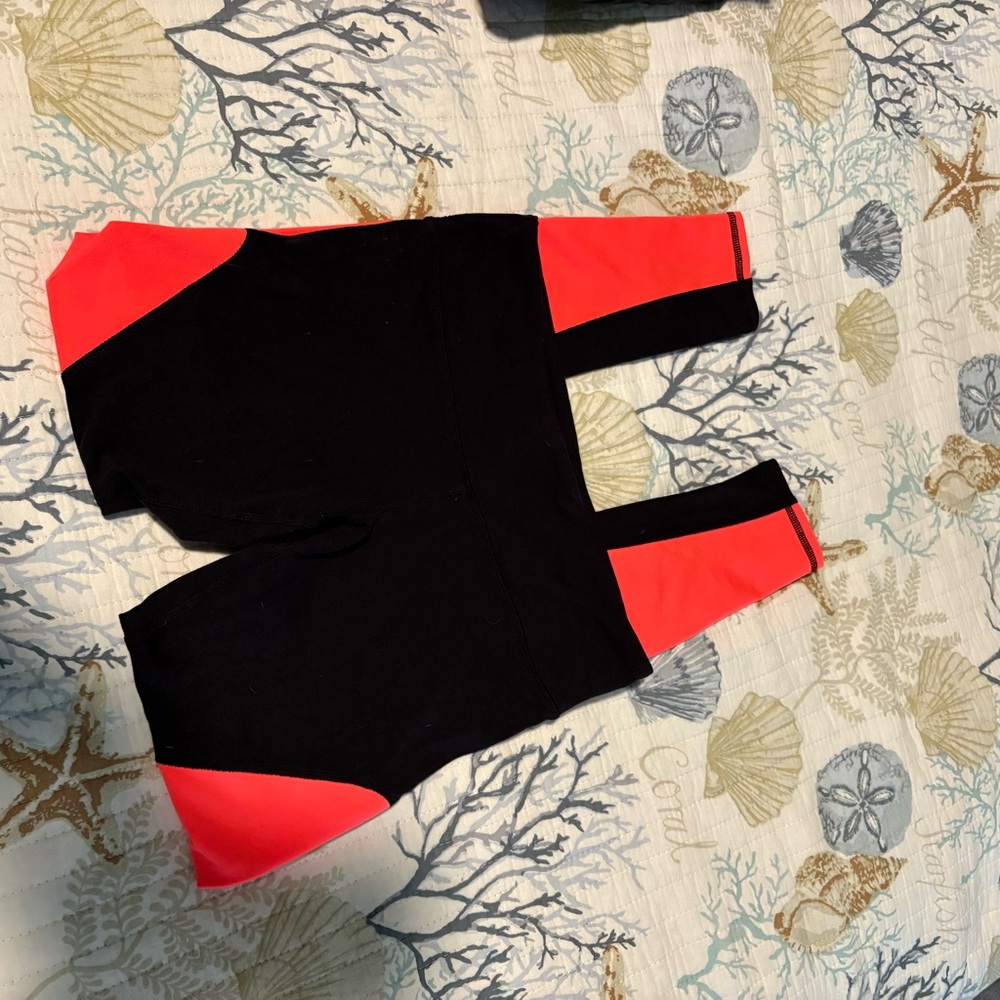 Alo yoga leggings black coral size medium